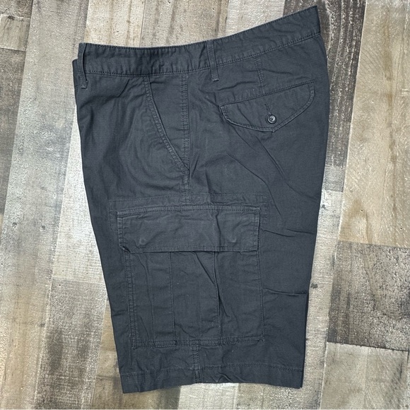 Levi”s Like New Cargo Shorts size 34 - Picture 10 of 10